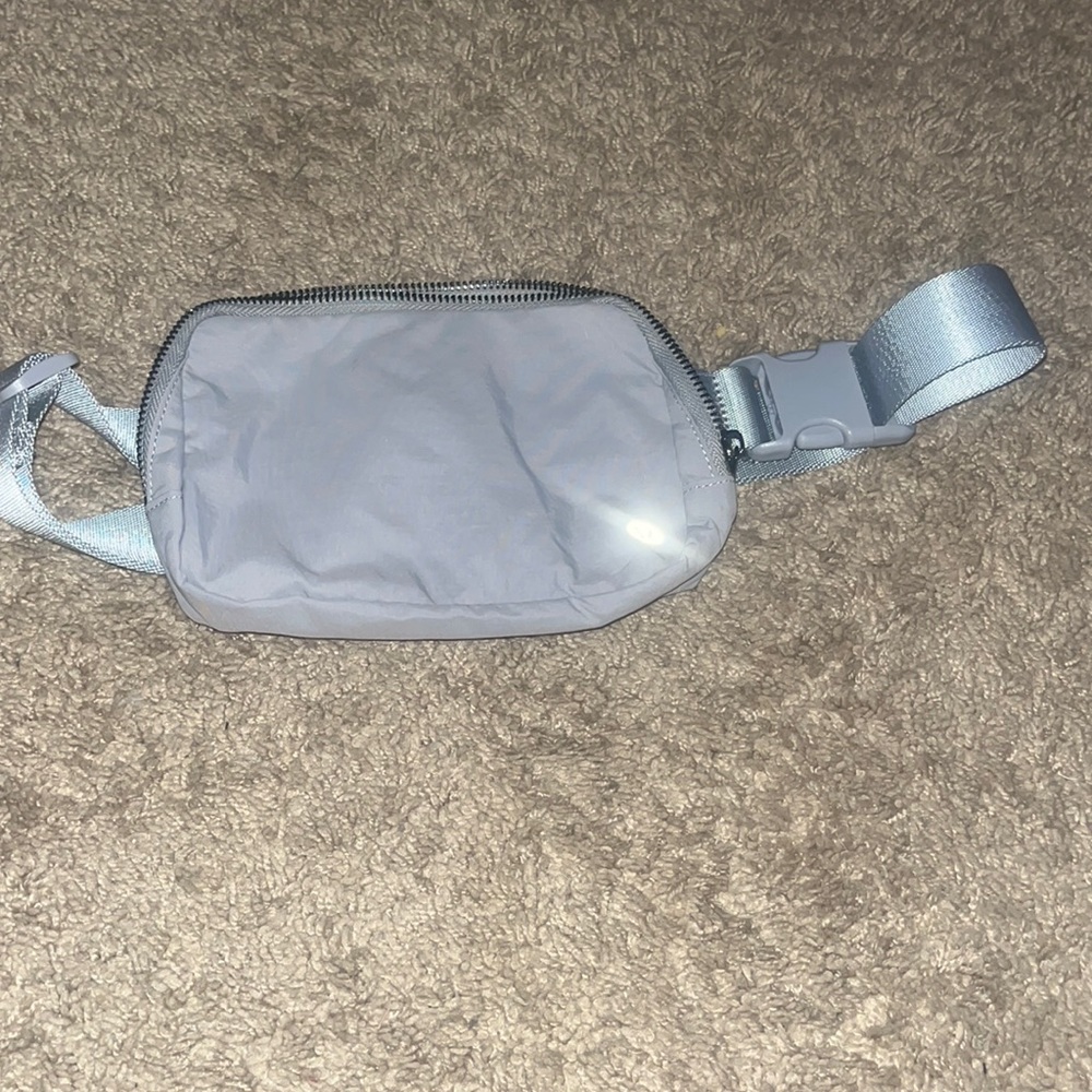 Lululemon everywhere belt bag